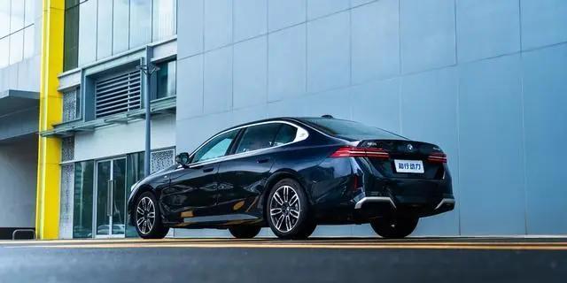 全新BMW 5系凭什么成为年度最安全的车型？-有驾