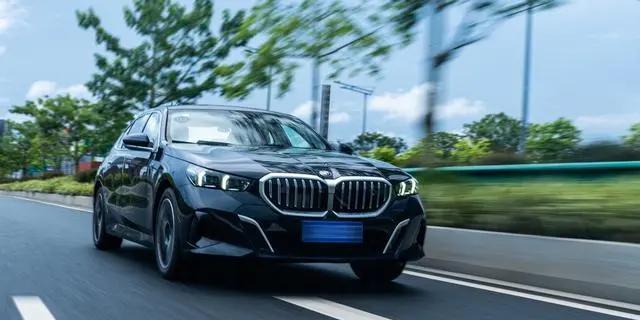 全新BMW 5系凭什么成为年度最安全的车型？-有驾