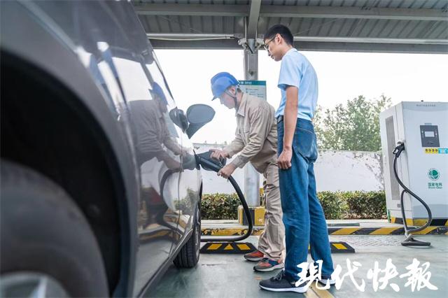 焦虑电动充电应对汽车的影响_电动汽车充电对人有辐射吗_如何应对电动汽车的充电焦虑？