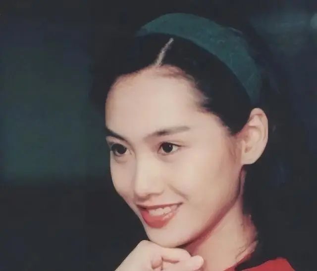朱茵绝美_朱茵时期的女神_朱茵：华语影坛的永恒女神