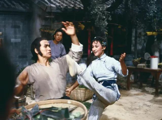 从打星到导演：成龙的转型之路_经典传奇成龙之路_成龙成功之路