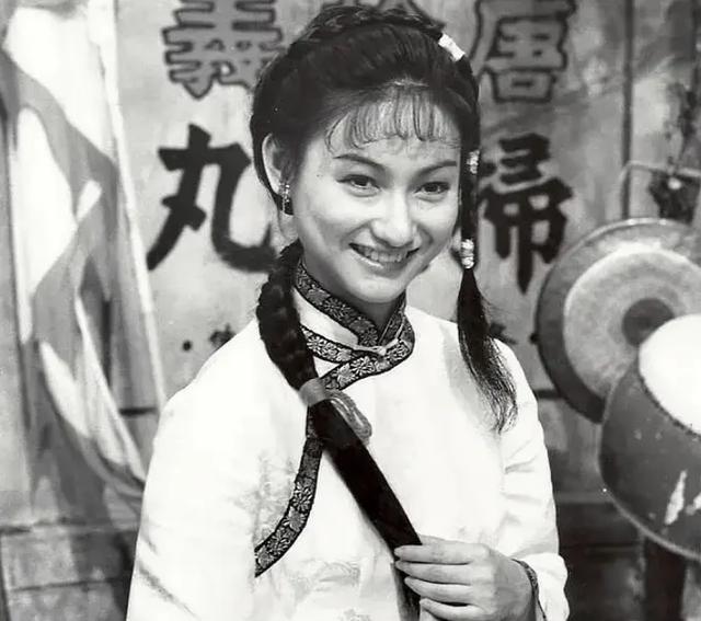 成龙成功之路_经典传奇成龙之路_从打星到导演：成龙的转型之路