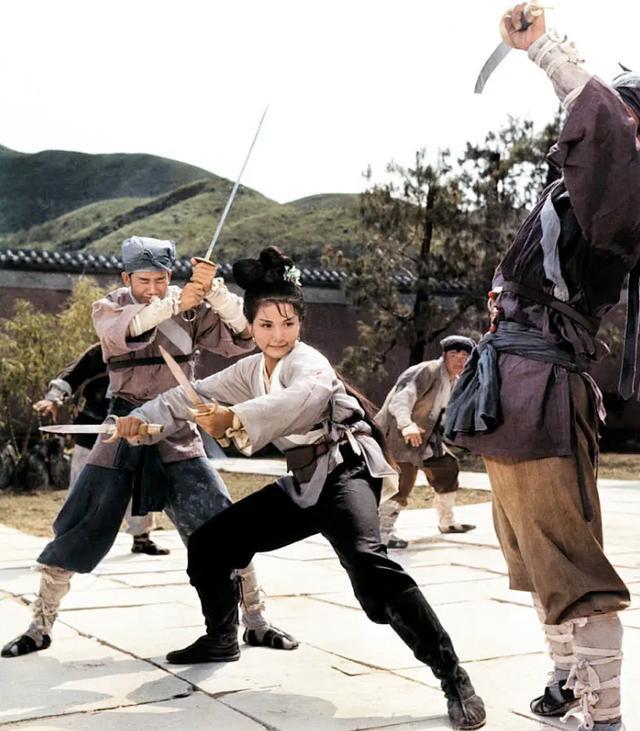 从打星到导演：成龙的转型之路_经典传奇成龙之路_成龙成功之路