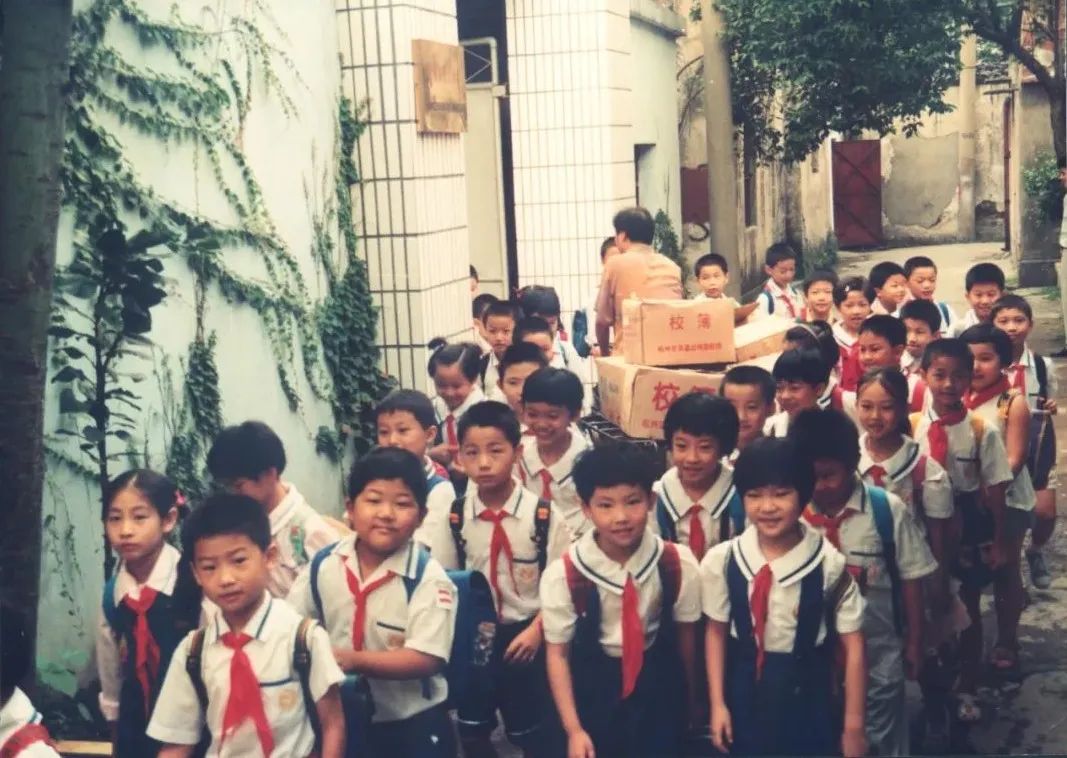 投资眼光独到_投资眼光好_钟睒睒的投资眼光与市场机会