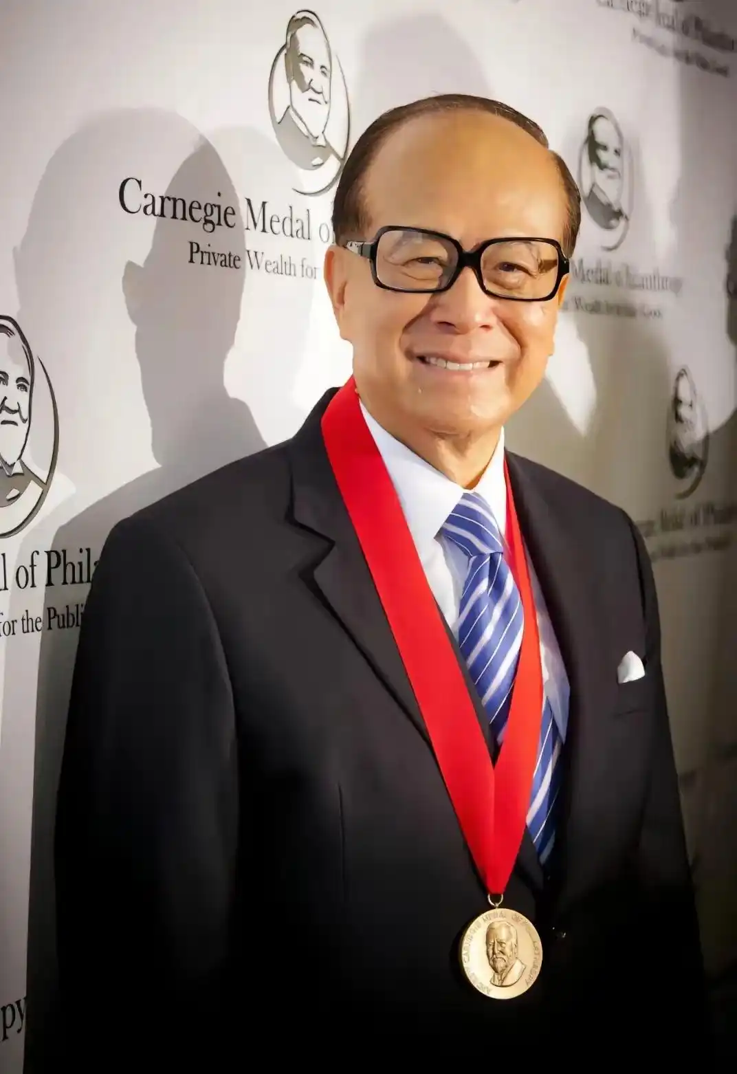 李嘉诚如何构建商业网络_李嘉诚的经营模式_李嘉诚核心业务