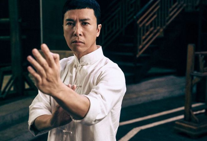 武术家李连杰_从武术演员到制片人：李连杰的转型_李连杰武术指导的电影