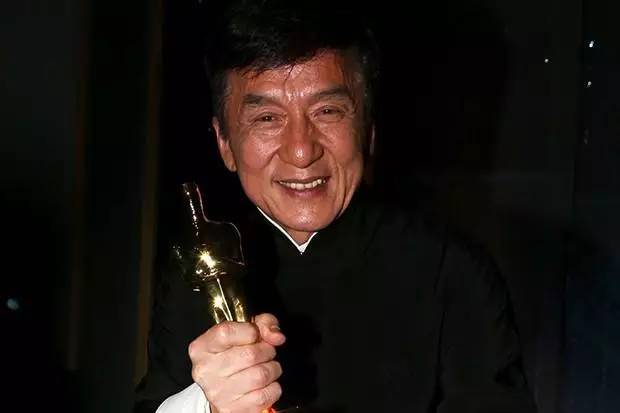 成龙电影荣誉奖项有哪些_成龙电影荣誉奖项是什么_成龙的电影奖项与荣誉