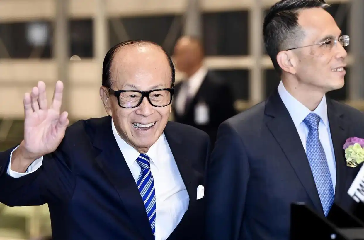 李嘉诚海外投资项目汇总_李嘉诚与全球投资市场的动向_2021年李嘉诚投资方向